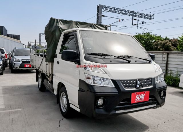 框式 一手車 只跑4.3萬 全車原鈑件 TCS ABS 音響主機 里程保證 附全額發票 可全貸!  第5張相片