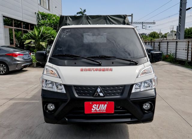 框式 一手車 只跑4.3萬 全車原鈑件 TCS ABS 音響主機 里程保證 附全額發票 可全貸!  第6張相片