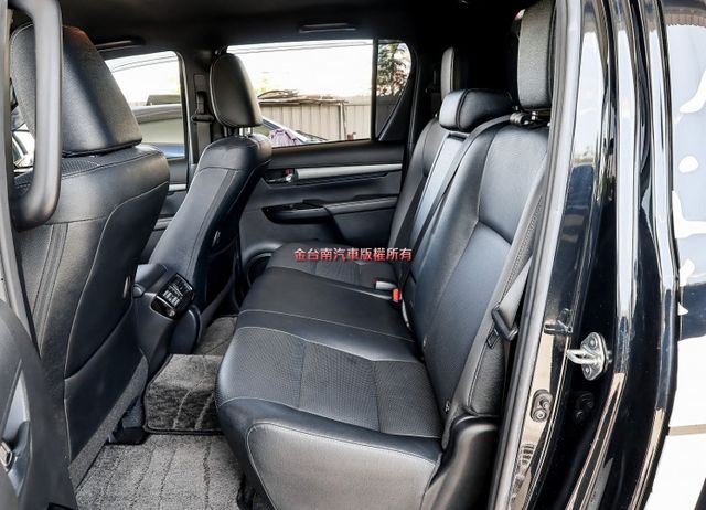 4WD 雙廂 選配影音特仕 車斗捲簾及置物架 跑3.8萬 環景 HUD 雙電動通風椅 ACC 車載系統 原鈑件 原廠保養  第8張相片