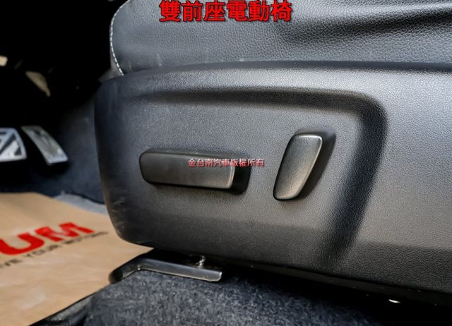 4WD 雙廂 選配影音特仕 車斗捲簾及置物架 跑3.8萬 環景 HUD 雙電動通風椅 ACC 車載系統 原鈑件 原廠保養  第11張相片
