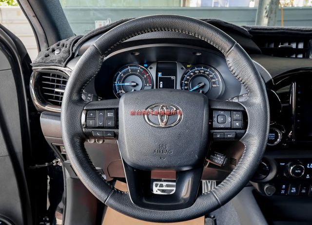 4WD 雙廂 選配影音特仕 車斗捲簾及置物架 跑3.8萬 環景 HUD 雙電動通風椅 ACC 車載系統 原鈑件 原廠保養  第12張相片