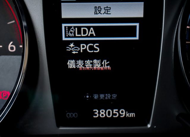 4WD 雙廂 選配影音特仕 車斗捲簾及置物架 跑3.8萬 環景 HUD 雙電動通風椅 ACC 車載系統 原鈑件 原廠保養  第15張相片