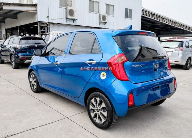 一手車 全車原鈑件 只跑2.1萬 極少里程 加裝盲點 影音 衛星導航 ABS TCS  里程保證 可全貸!  第2張相片