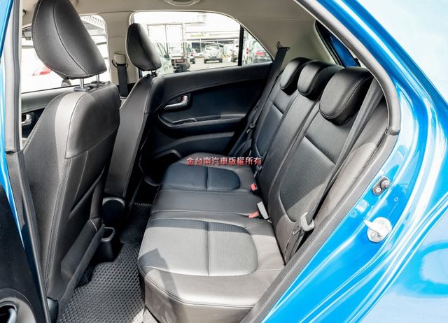 一手車 全車原鈑件 只跑2.1萬 極少里程 加裝盲點 影音 衛星導航 ABS TCS  里程保證 可全貸!  第9張相片
