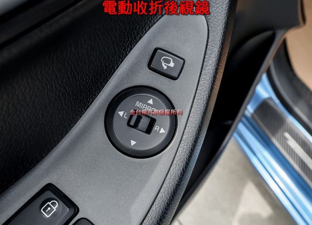 一手車 全車原鈑件 只跑2.1萬 極少里程 加裝盲點 影音 衛星導航 ABS TCS  里程保證 可全貸!  第10張相片