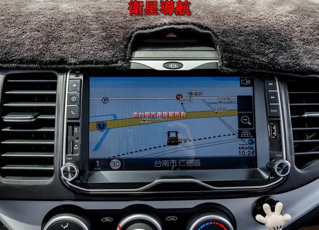 一手車 全車原鈑件 只跑2.1萬 極少里程 加裝盲點 影音 衛星導航 ABS TCS  里程保證 可全貸!  第15張相片