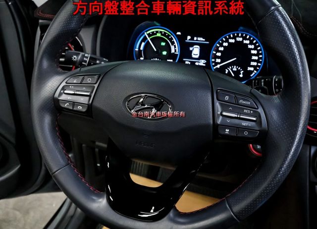 油電版 平均24.8km/ltr 油耗 超省油 一手只跑4萬 全車原板件 ACC AEB 車道維持 車載系統 可全貸!  第12張相片
