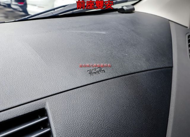 安卓影音 已改車頂架 後座出風口 一年只跑不到一萬 里程保證 全車原板件 附全額發票 可全貸!  第14張相片