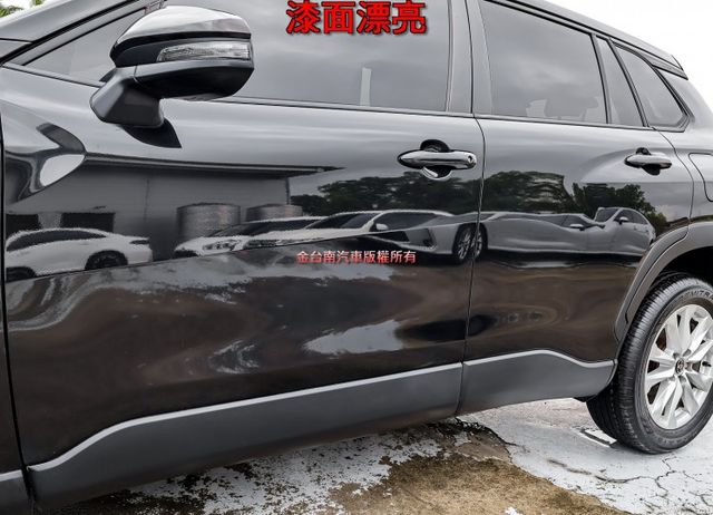 豪華版 選配原廠影音 一手只跑4千 全車原板件 ACC AEB 車道維持 NAVI 車載系統 可全貸 不用殺價就很便宜!  第6張相片