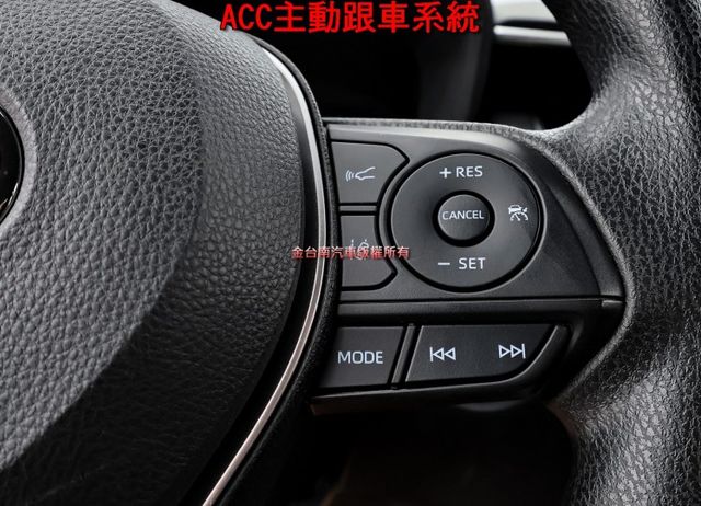 豪華版 選配原廠影音 一手只跑4千 全車原板件 ACC AEB 車道維持 NAVI 車載系統 可全貸 不用殺價就很便宜!  第12張相片