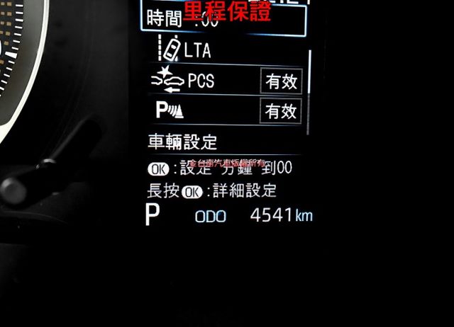 豪華版 選配原廠影音 一手只跑4千 全車原板件 ACC AEB 車道維持 NAVI 車載系統 可全貸 不用殺價就很便宜!  第13張相片