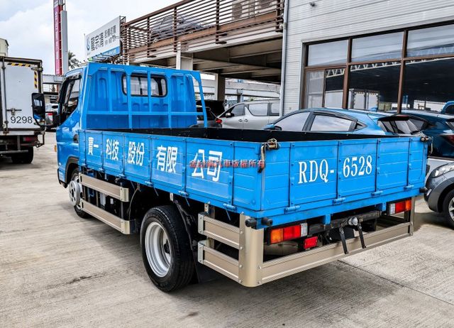 自手排變速箱 貨框 一手車 只跑4.5萬 原廠保養 車道偏離 視野輔助 ABS TCS 附全額發票 可全貸!  第2張相片