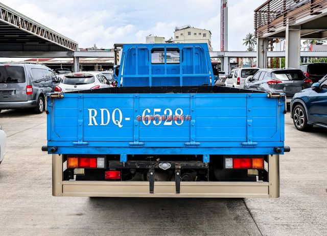 自手排變速箱 貨框 一手車 只跑4.5萬 原廠保養 車道偏離 視野輔助 ABS TCS 附全額發票 可全貸!  第3張相片