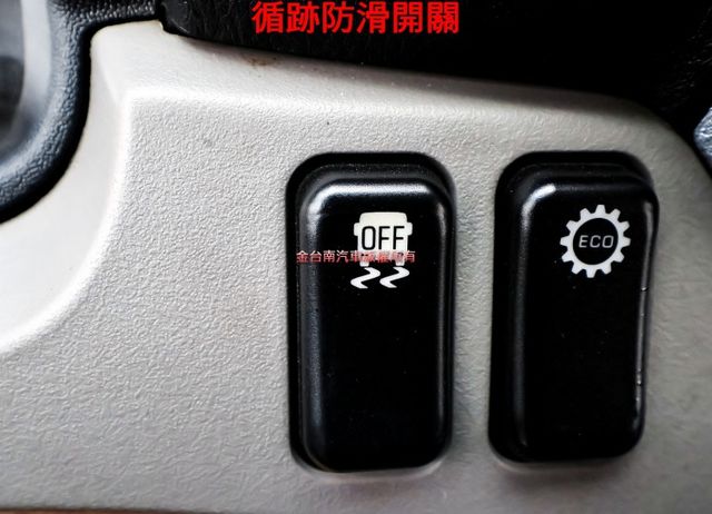 自手排變速箱 貨框 一手車 只跑4.5萬 原廠保養 車道偏離 視野輔助 ABS TCS 附全額發票 可全貸!  第11張相片