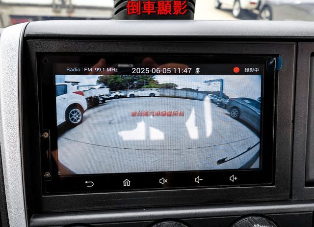 自手排變速箱 貨框 一手車 只跑4.5萬 原廠保養 車道偏離 視野輔助 ABS TCS 附全額發票 可全貸!  第13張相片