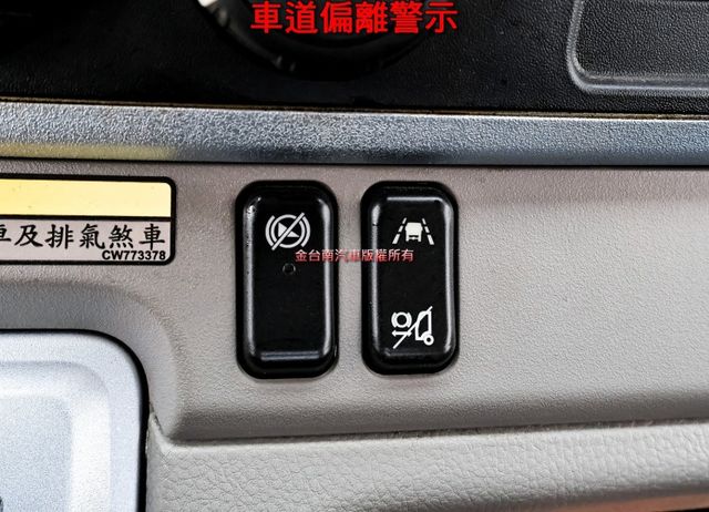 自手排變速箱 貨框 一手車 只跑4.5萬 原廠保養 車道偏離 視野輔助 ABS TCS 附全額發票 可全貸!  第15張相片