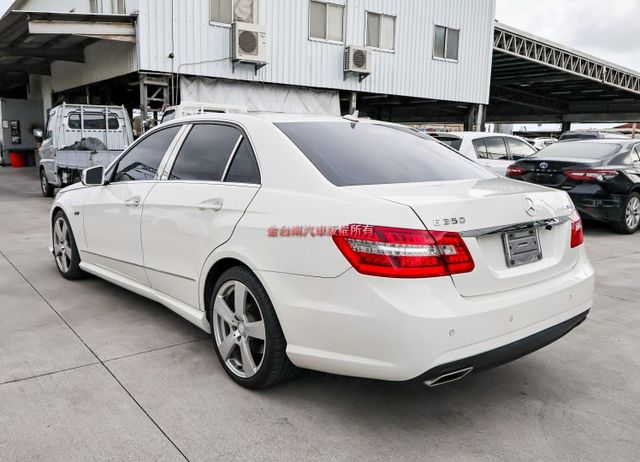 E350 AMG 全車原鈑件 天窗 定速 雙記憶電熱椅 大螢幕安卓機 衛星導航 ABS 里程保證  第2張相片