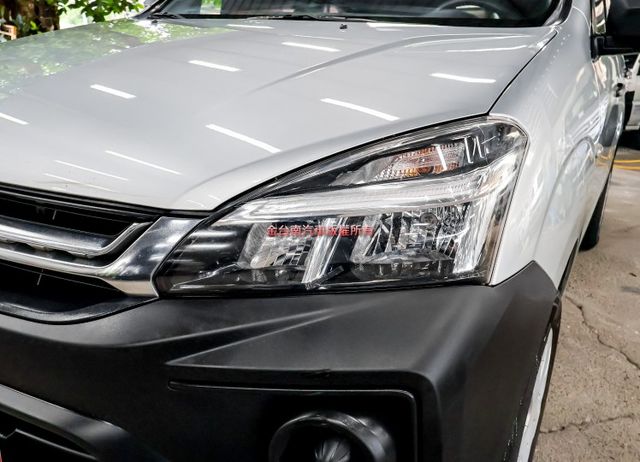 一手車 只跑4.3萬 全車原鈑件 ABS TCS 雙安 里程保證 打拼事業好幫手 附全額發票!  第5張相片