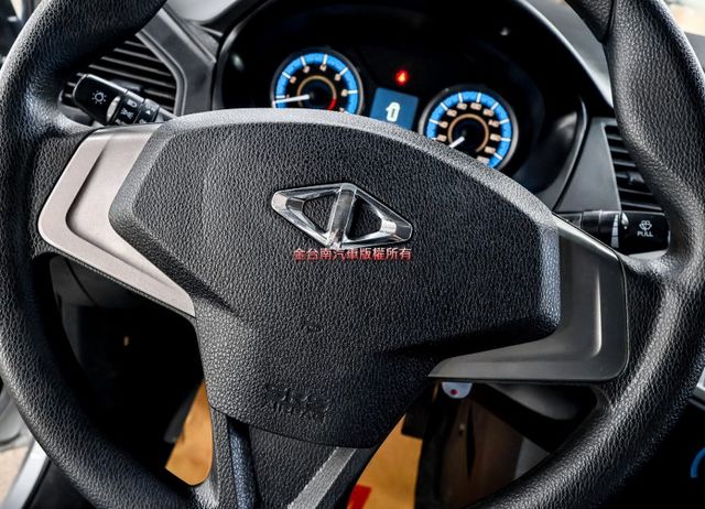 一手車 只跑4.3萬 全車原鈑件 ABS TCS 雙安 里程保證 打拼事業好幫手 附全額發票!  第13張相片
