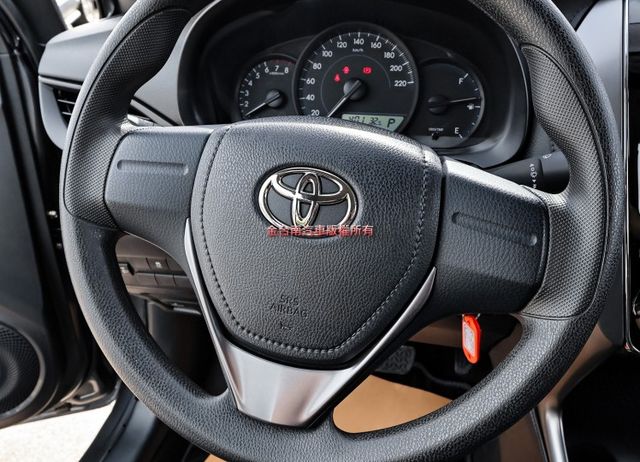 代步通勤最佳選擇 好開好保養 只跑六千 原廠保養 全車原板件 原廠保固中 倒車顯影 TCS 雙安 可全貸!  第13張相片