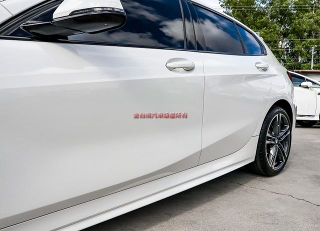 24年式2月領 M版 只跑2.4萬 HK音響 自動停車 記憶椅 雙電動椅 ACC AEB 車載系統 電動尾門 原鈑件  第6張相片
