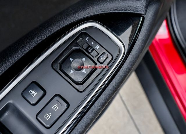 尊貴型 只跑6.6萬 電動椅 電動尾門 ACC AEB 車道偏離 安卓影音 iKEY 雙區恆溫 八安 一手 原鈑件  第8張相片