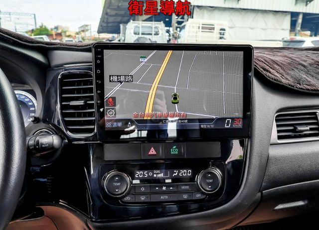 尊貴型 只跑6.6萬 電動椅 電動尾門 ACC AEB 車道偏離 安卓影音 iKEY 雙區恆溫 八安 一手 原鈑件  第15張相片