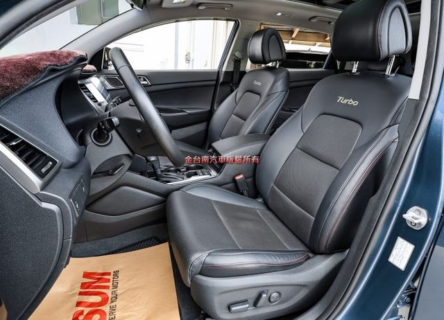 1.6渦輪 汽油尊貴型 全景天窗 大包 電動椅 電動尾門 環景 無線CARPLAY 少跑里程保證 全車原板件 可全貸!  第8張相片