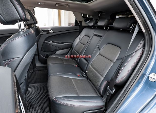 1.6渦輪 汽油尊貴型 全景天窗 大包 電動椅 電動尾門 環景 無線CARPLAY 少跑里程保證 全車原板件 可全貸!  第9張相片