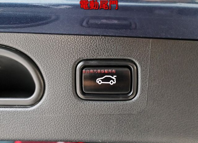 1.6渦輪 汽油尊貴型 全景天窗 大包 電動椅 電動尾門 環景 無線CARPLAY 少跑里程保證 全車原板件 可全貸!  第18張相片