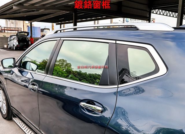 2.0 玩美影音版 只跑5.4萬 全車原板件 原廠影音 衛星導航 環景倒車顯影 全車六安 可全貸 不用殺價就很便宜!  第7張相片