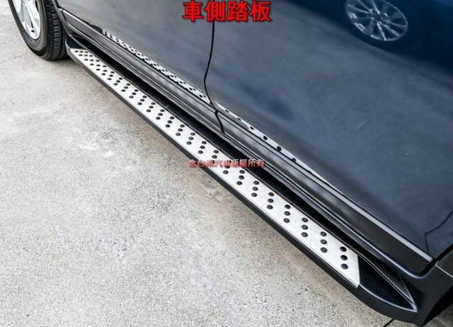 2.0 玩美影音版 只跑5.4萬 全車原板件 原廠影音 衛星導航 環景倒車顯影 全車六安 可全貸 不用殺價就很便宜!  第8張相片