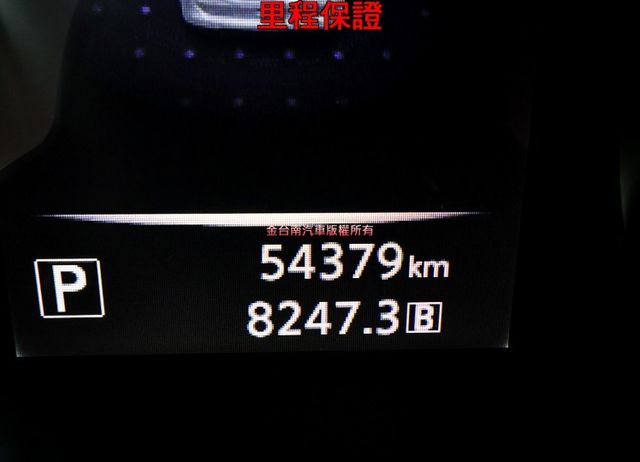 2.0 玩美影音版 只跑5.4萬 全車原板件 原廠影音 衛星導航 環景倒車顯影 全車六安 可全貸 不用殺價就很便宜!  第14張相片