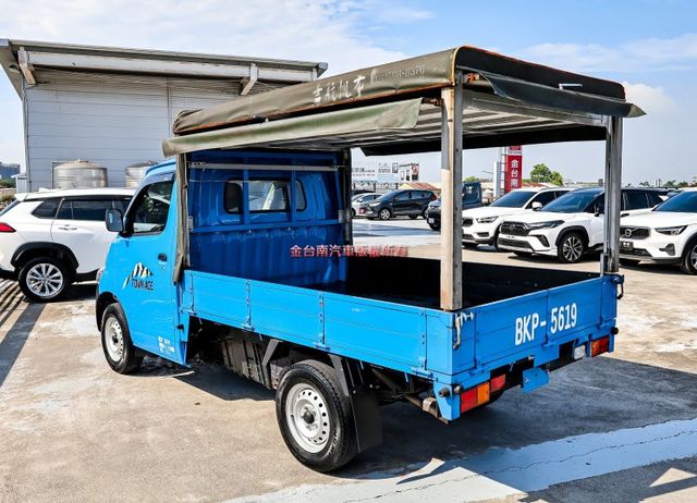 自排 篷式 三面開帆布 只跑2.8萬 全車原板件 ABS TCS 原廠保養 附全額發票 可全貸 事業打拼好幫手!  第2張相片