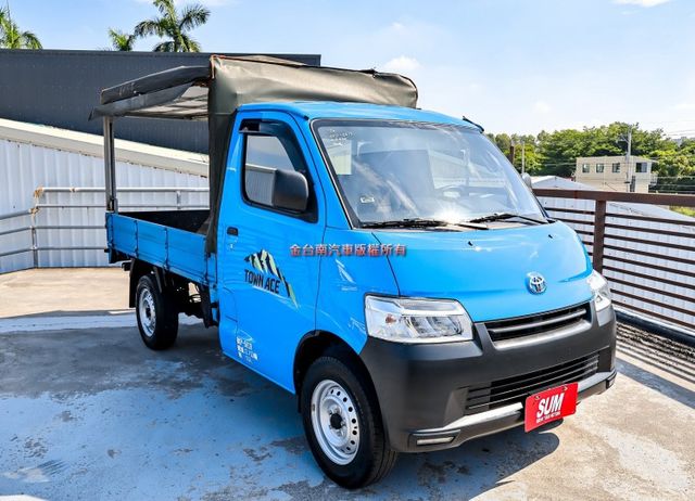 自排 篷式 三面開帆布 只跑2.8萬 全車原板件 ABS TCS 原廠保養 附全額發票 可全貸 事業打拼好幫手!  第5張相片