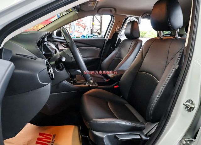 旗艦版 只跑6.4萬 里程保證 全車原板件 ACC AEB 車道偏離 車載系統 BOSE音響 恆溫 可全貸!  第8張相片