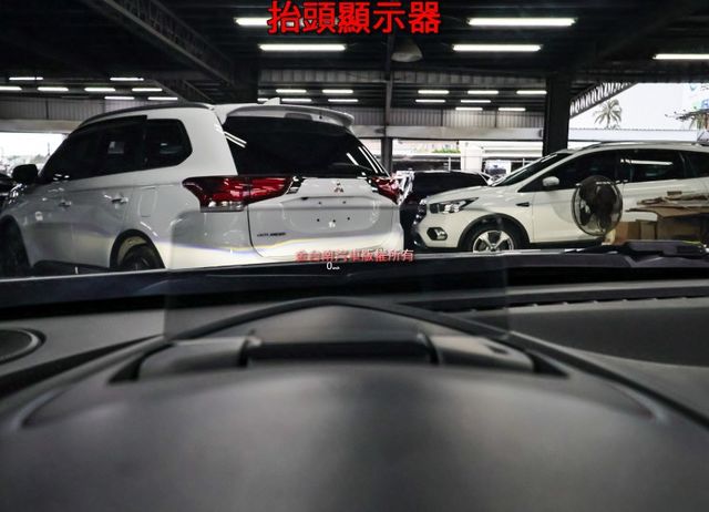 旗艦版 只跑6.4萬 里程保證 全車原板件 ACC AEB 車道偏離 車載系統 BOSE音響 恆溫 可全貸!  第15張相片
