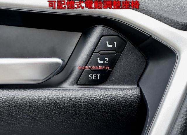 最高旗艦版 只跑2.6萬 電動尾門 環景 衛星導航 車載系統 記憶椅 雙電熱椅 ACC 盲點 車道維持 HUD 原鈑件  第9張相片