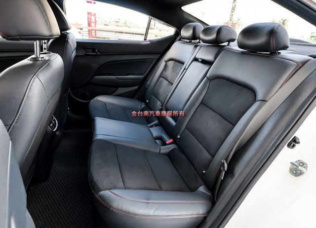 21年式 SPORT極速版 一手只跑1.2萬 204匹馬力 大包 原廠影音 AEB 車道偏離 恆溫 全車原板件 可全貸!  第8張相片