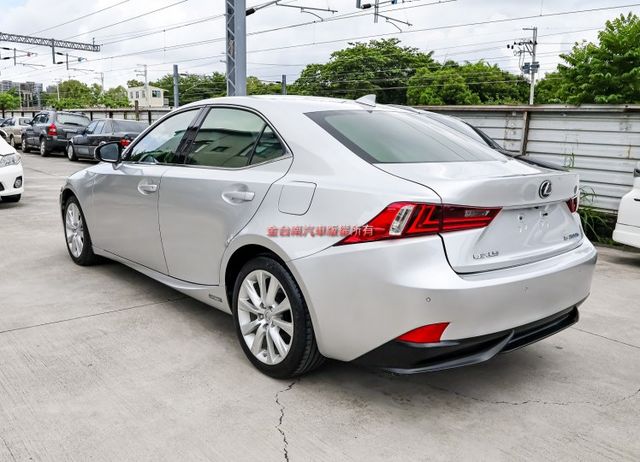 IS300H 只跑13.5萬 定速 雙電動熱椅 雙區恆溫 iKEY HID頭燈 TCS ABS 里程保證 可全貸!  第2張相片