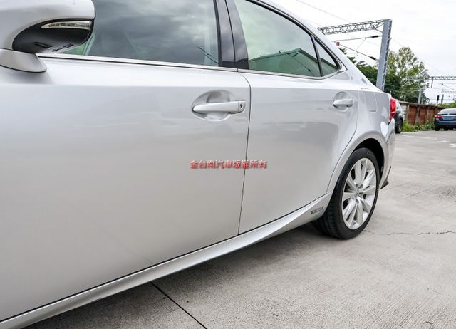 IS300H 只跑13.5萬 定速 雙電動熱椅 雙區恆溫 iKEY HID頭燈 TCS ABS 里程保證 可全貸!  第6張相片