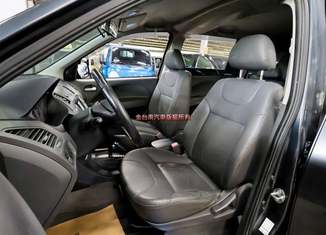 頂級版有輪弧 15年式 只跑10萬 全車原板件 原廠影音 ABS 雙安 恆溫 中冷 附全額發票 可全貸 事業打拼幫手!  第8張相片
