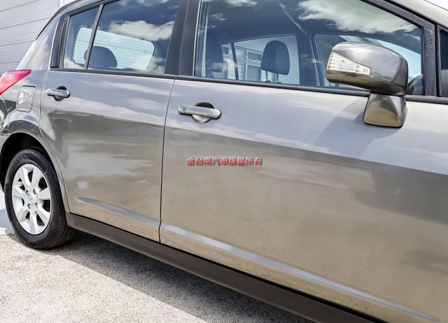 10年式 五門L版 一年只跑六千多 里程保證 全車原板件 iKEY 恆溫 ABS 雙安 不用殺價就很便宜!  第8張相片