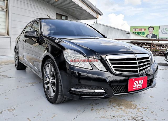總代理 13年式 E300 Avantgarde 252匹馬力 天窗 雙記憶椅 倒車顯影 NAVI 全車八安 全車原板件  第3張相片