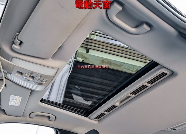 總代理 13年式 E300 Avantgarde 252匹馬力 天窗 雙記憶椅 倒車顯影 NAVI 全車八安 全車原板件  第11張相片