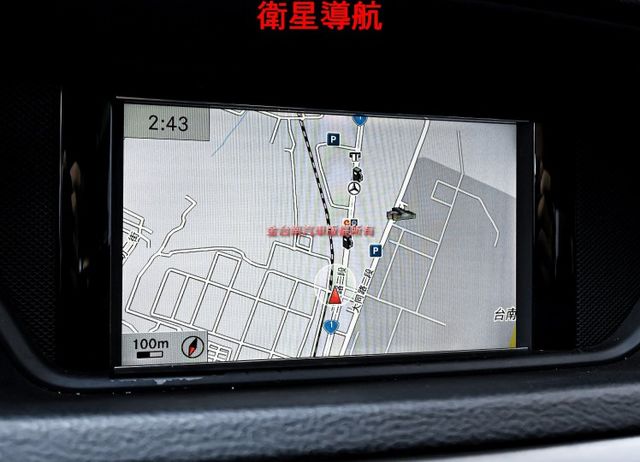 總代理 13年式 E300 Avantgarde 252匹馬力 天窗 雙記憶椅 倒車顯影 NAVI 全車八安 全車原板件  第16張相片