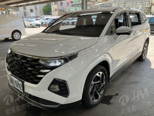 只跑1.1萬 全景天窗 電動椅 電滑門 環景 衛星導航 車載系統 ACC AEB 原鈑件 LED頭尾燈!  第1張相片