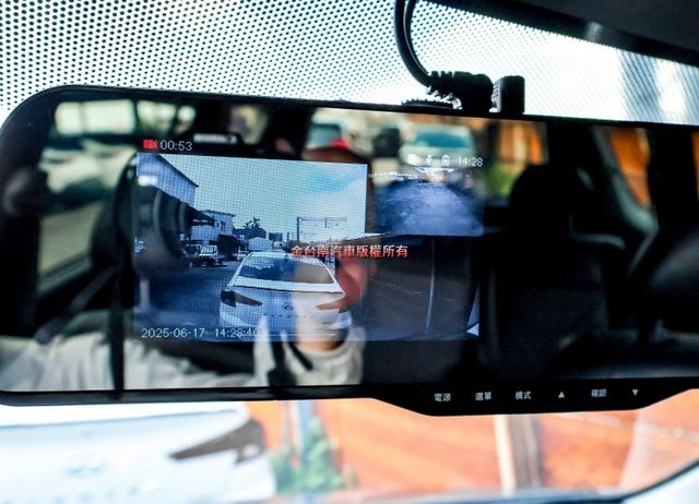 附全額發票 定速 ABS TCS 雙安 電折後視鏡 後座出風口 倒車顯影 一手車 全車原鈑件 里程保證!  第16張相片