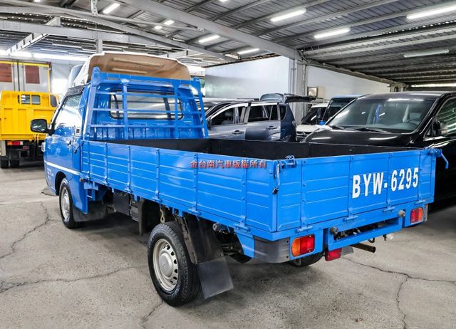 貨框 附全額發票 少跑里程保證 全車原板件 倒車顯影 TCS 車況超好 可全貸 不用殺價就很便宜!  第2張相片