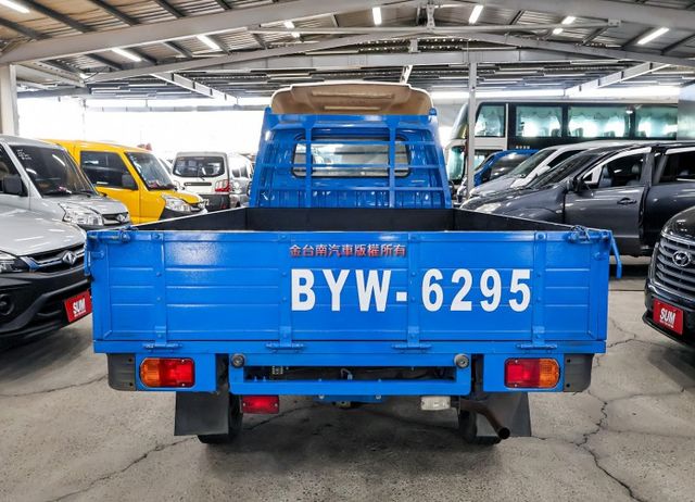 貨框 附全額發票 少跑里程保證 全車原板件 倒車顯影 TCS 車況超好 可全貸 不用殺價就很便宜!  第3張相片